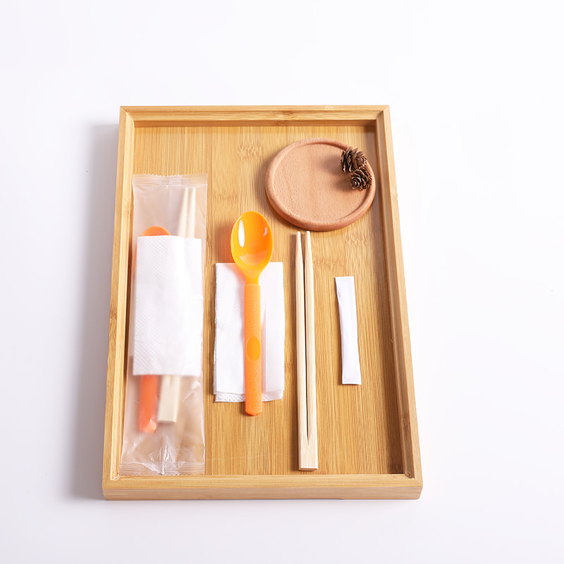 Disposable Bamboo Chopsticks Set na May Orange Spoon At Papernapkin Frosted Composite Film Set